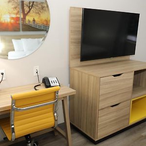 Days Inn & Suites By Wyndham San Antonio North/Stone Oak